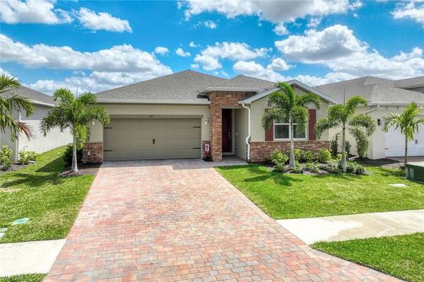 210 Spring Hill Lake LOOP, Cape Coral, FL 33993