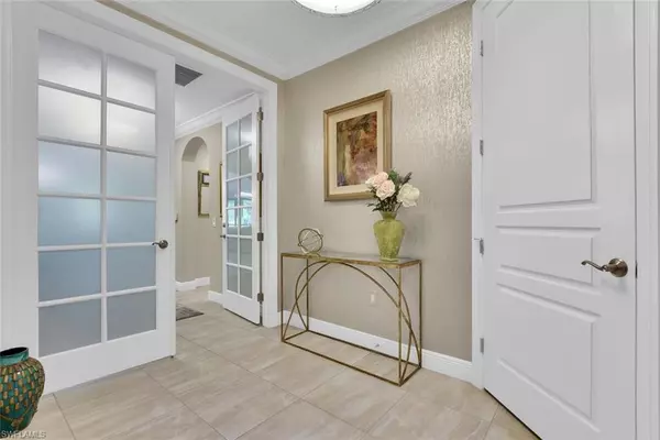 Naples, FL 34109,2739 Tiburon BLVD E #102