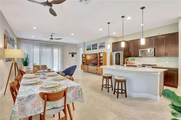 1290 Manado DR, Naples, FL 34113