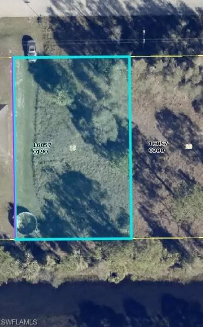 1040 Candlelight DR, Lehigh Acres, FL 33974
