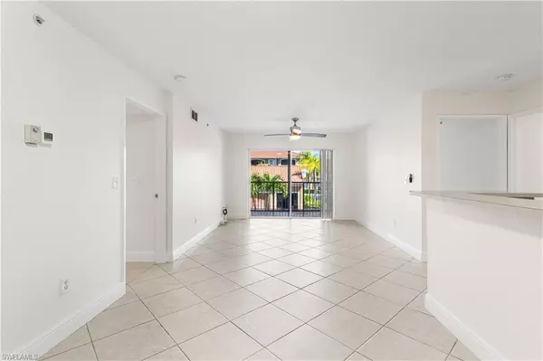 Naples, FL 34112,1835 Florida Club CIR #3203