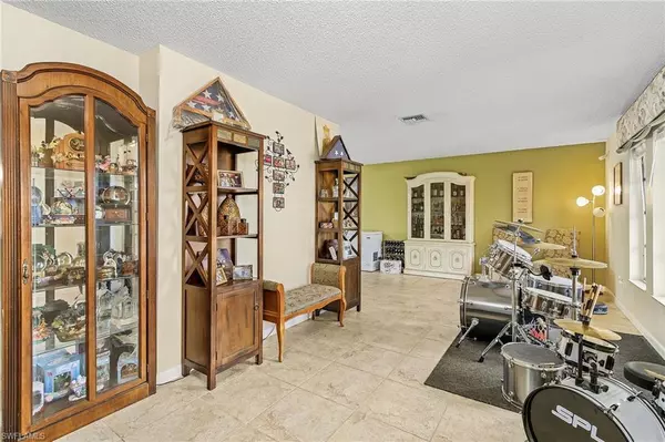 Cape Coral, FL 33991,1117 SW 13th ST