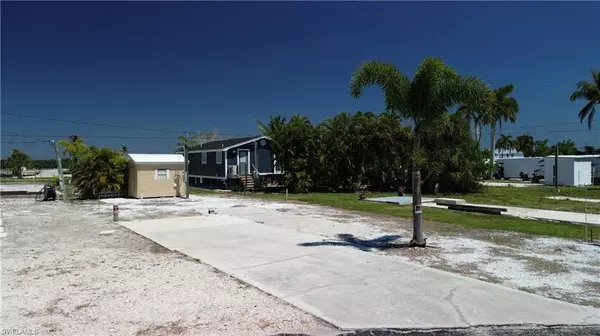 Fort Myers Beach, FL 33931,41 Helen LN