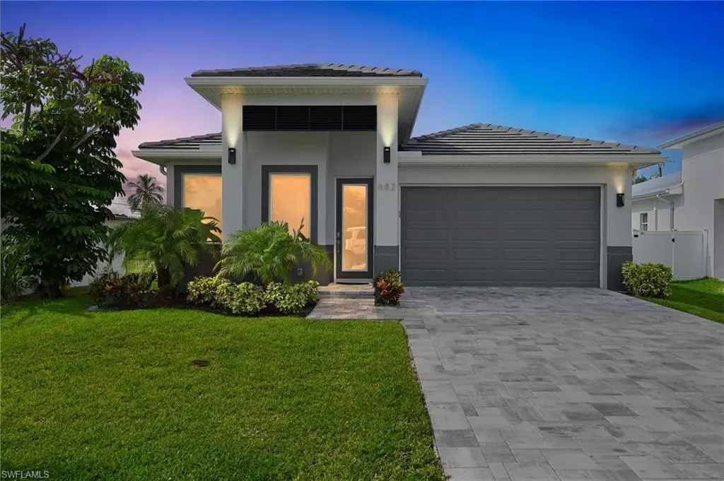 Naples, FL 34108,682 105th AVE N