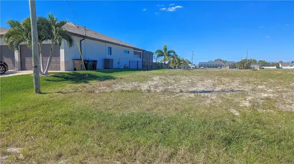 Cape Coral, FL 33914,1227 SW 37th ST