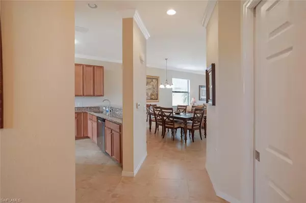 Naples, FL 34113,9731 Acqua CT #531