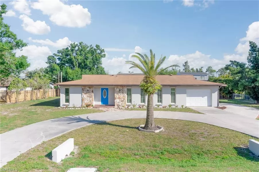 8236 San Carlos BLVD, Fort Myers, FL 33967