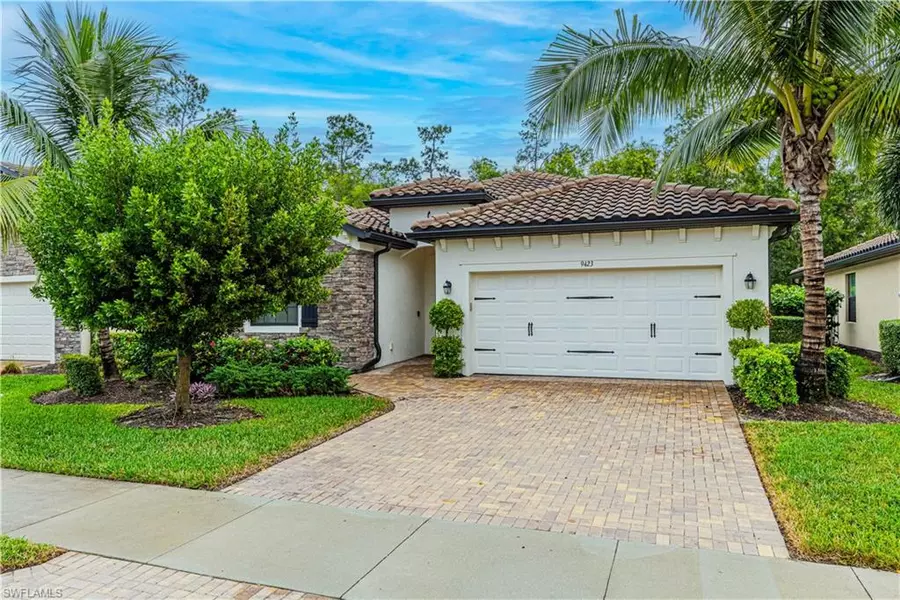 9423 Foxglove LN, Naples, FL 34120