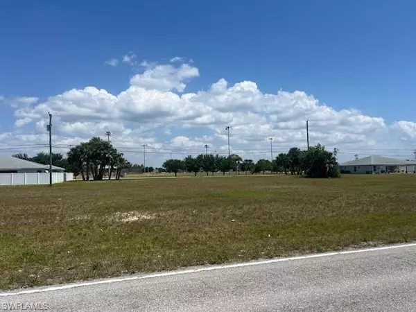 1407 Skyline BLVD, Cape Coral, FL 33991