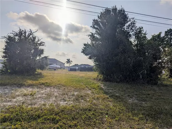 707 NW 7th PL, Cape Coral, FL 33993