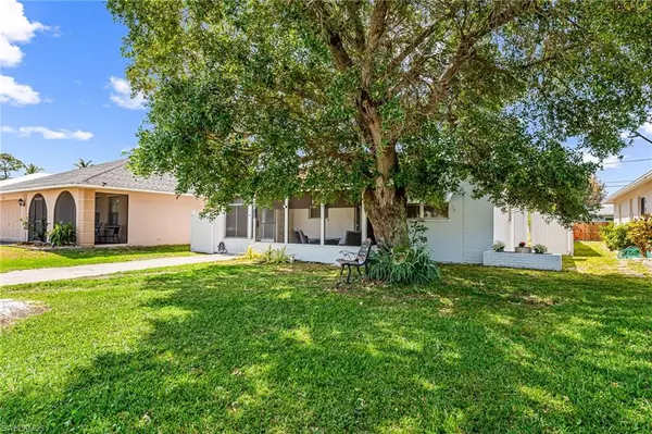 766 98th AVE N, Naples, FL 34108