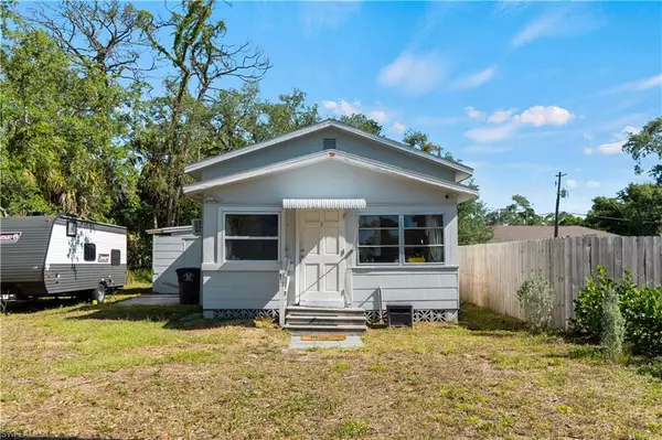 2047 Jeffcott ST,  Fort Myers,  FL 33901