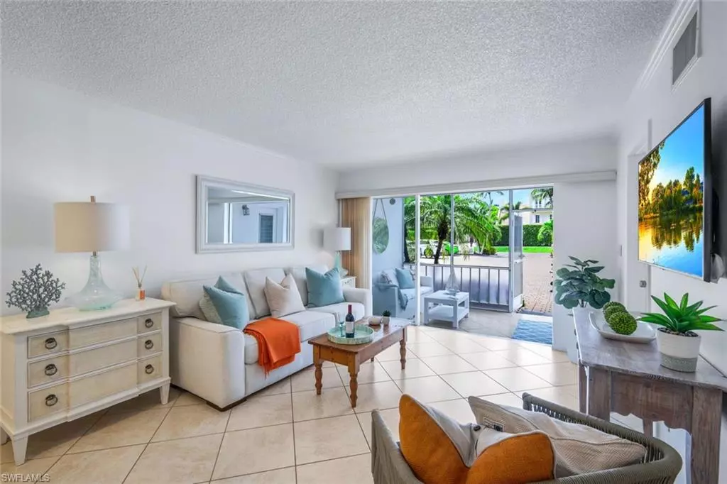 Naples, FL 34102,343 8th AVE S #343