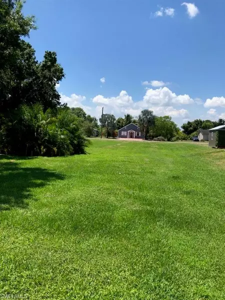 464 Avenue R SW, Moore Haven, FL 33471