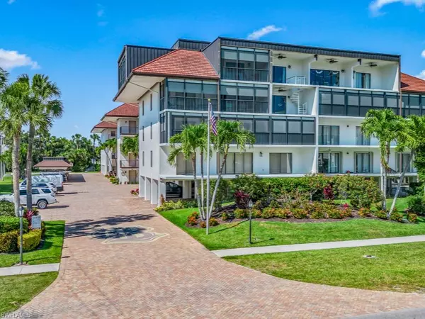 Marco Island, FL 34145,961 Swallow AVE #304