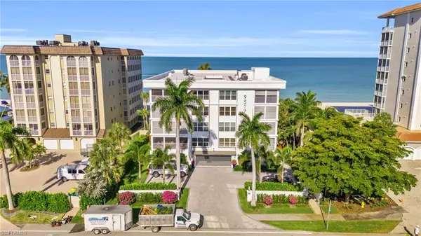 Naples, FL 34108,9517 Gulf Shore DR #202