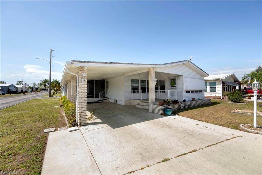 9231 Caloosa DR, North Fort Myers, FL 33903