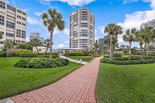 4041 Gulf Shore BLVD N #204, Naples, FL 34103