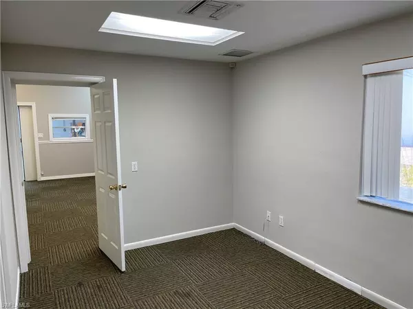 Naples, FL 34104,4172 Corporate SQ