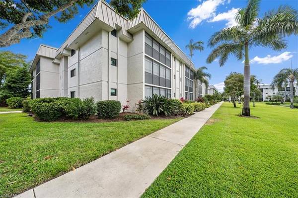 788 Park Shore DR #D30, Naples, FL 34103