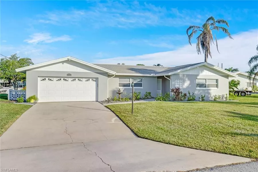 4312 S Bay CIR, North Fort Myers, FL 33903