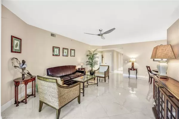 Naples, FL 34119,640 LALIQUE CIR #401
