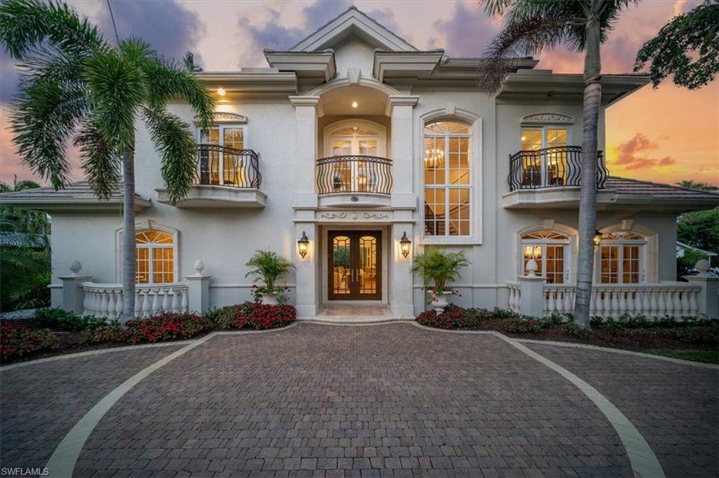 33 3RD ST S, Naples, FL 34102