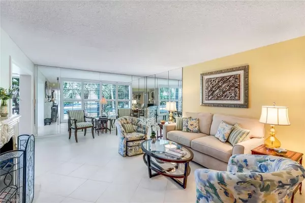 Naples, FL 34103,4200 Belair LN #211