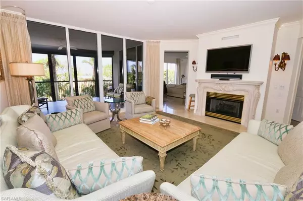 Naples, FL 34108,8787 Bay Colony DR #305