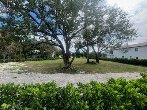 370 Burning Tree DR, Naples, FL 34105