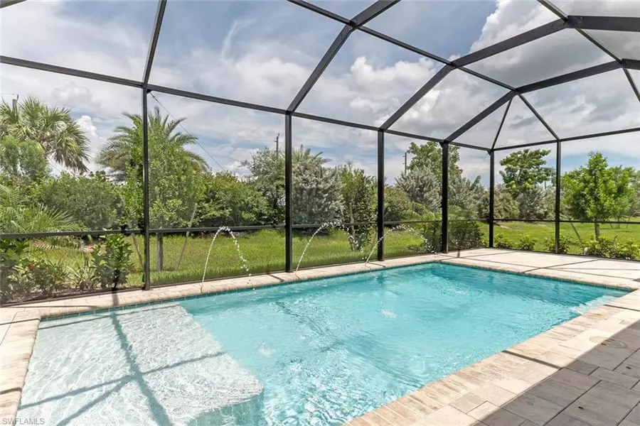 14586 Tropical DR, Naples, FL 34114