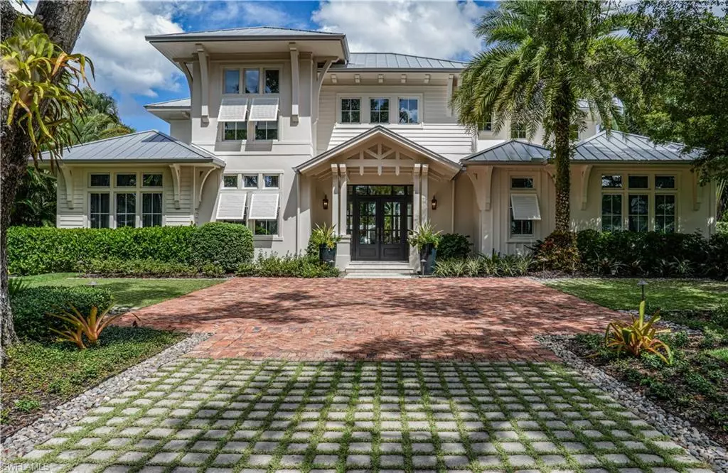 Naples, FL 34102,271 1st AVE N