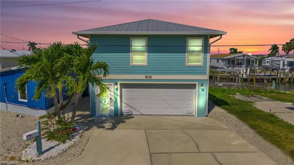 832 Oak ST, Fort Myers Beach, FL 33931