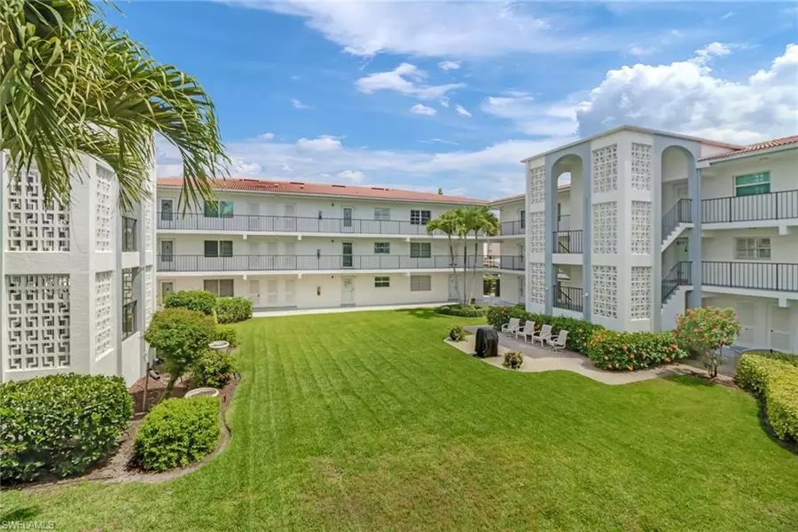 5 High Point CIR W #211, Naples, FL 34103