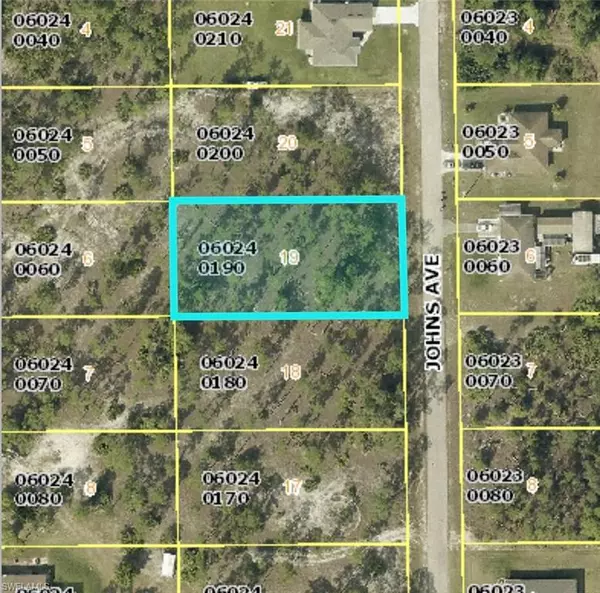 Lehigh Acres, FL 33972,913 Johns AVE