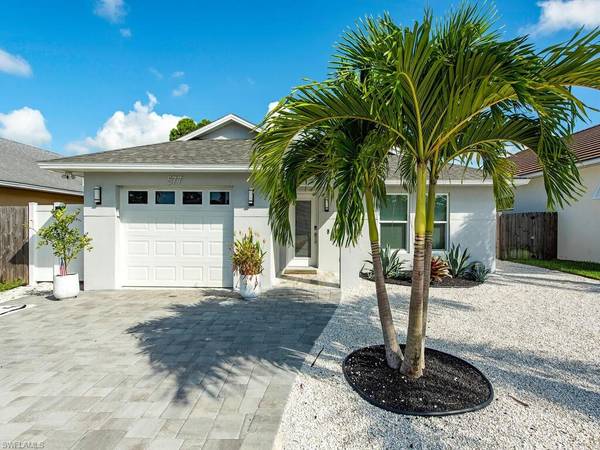 577 102nd AVE N, Naples, FL 34108