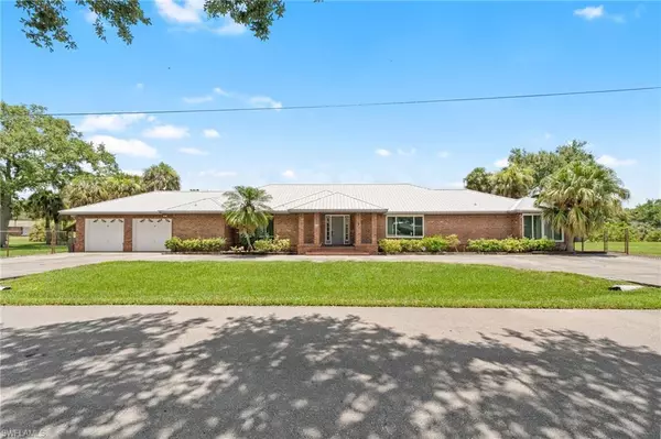 350 5th AVE, Labelle, FL 33935