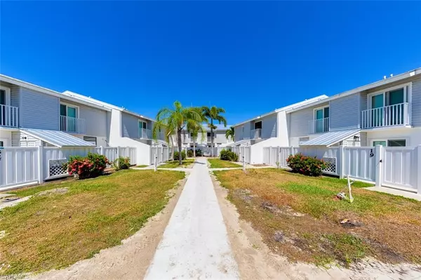 Fort Myers Beach, FL 33931,18006 San Carlos BLVD #17