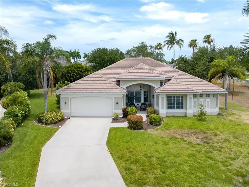 1911 Lagoon LN, Cape Coral, FL 33914