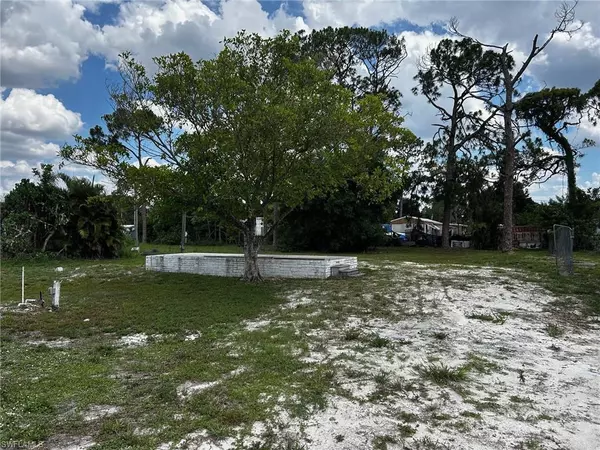 North Fort Myers, FL 33917,2223 Carlisle LN