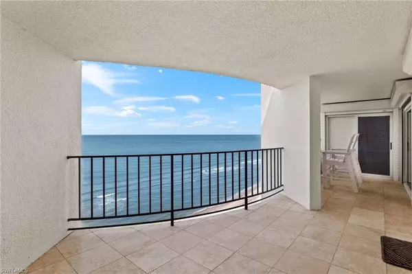 Naples, FL 34103,3951 GULF SHORE BLVD N #PH 2C