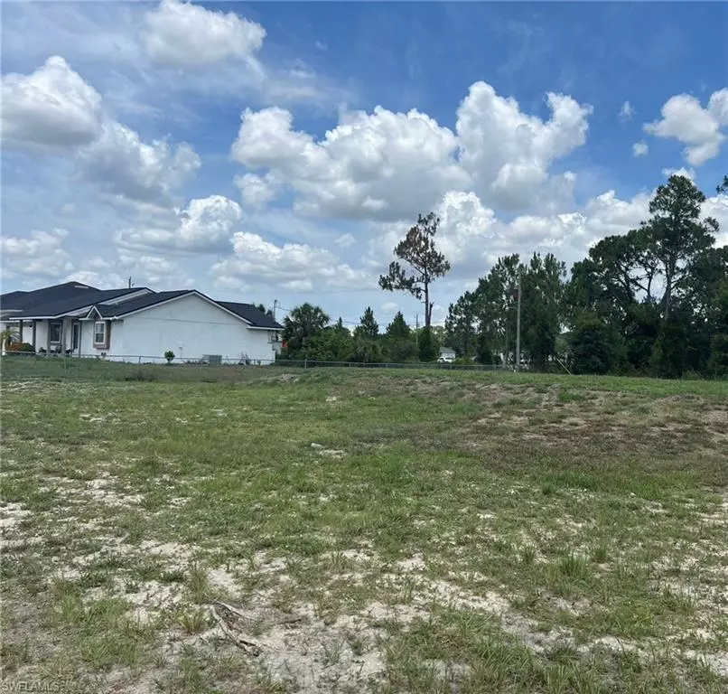 Lehigh Acres, FL 33973,2202 Bunker RD