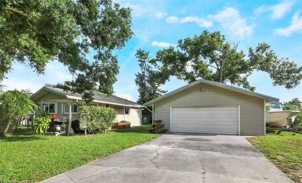 562 Clark ST, North Fort Myers, FL 33903