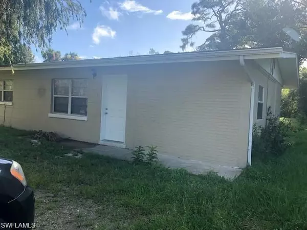 1620 Beachwood DR, North Fort Myers, FL 33903