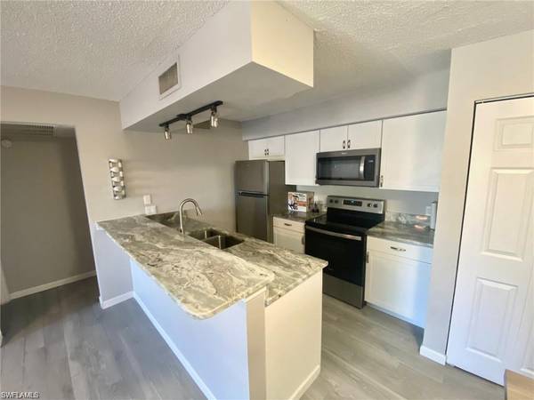 5321 Summerlin RD #2112, Fort Myers, FL 33919