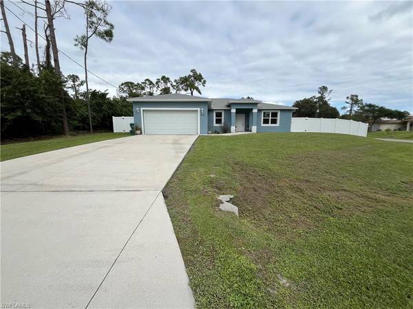 8014 Royal CIR, Labelle, FL 33935