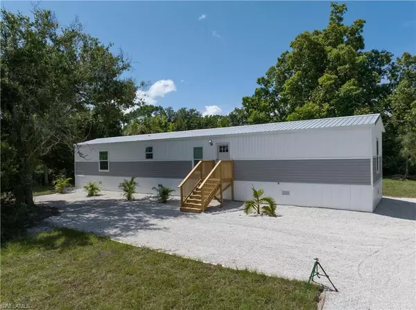 2309 Cantor LN, North Fort Myers, FL 33917