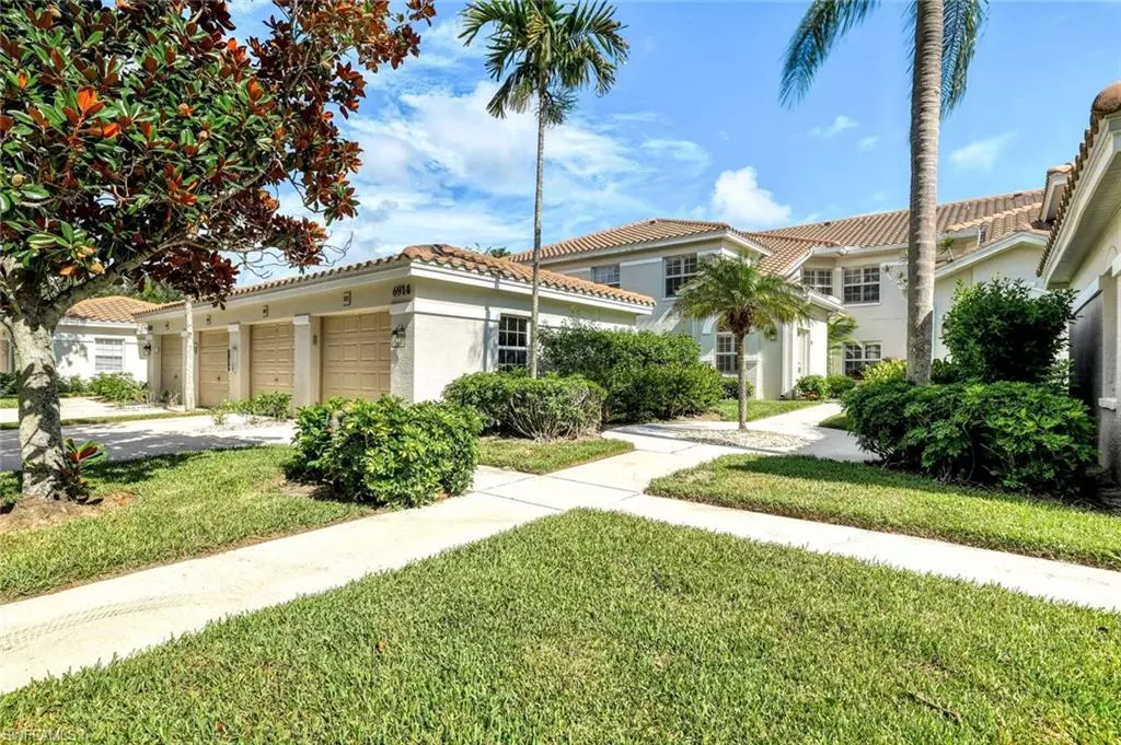 Naples, FL 34109,6914 Satinleaf RD N #202