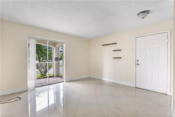 Fort Myers, FL 33916,3405 Winkler AVE #201