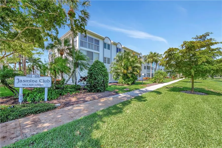 668 Broad AVE S #J668, Naples, FL 34102